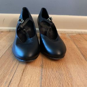 Women’s 7.5 Black Capezio Character Shoes